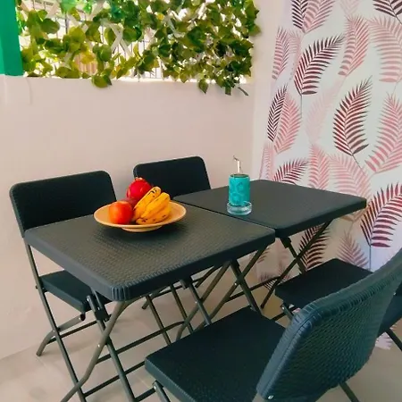Louise 1 Minuto A Pie Del Mar تياس