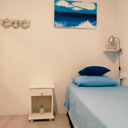 Louise 1 Minuto A Pie Del Mar * Tias