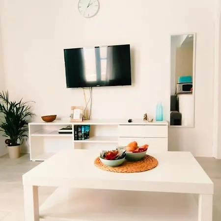 Louise 1 Minuto A Pie Del Mar Apartment Tias